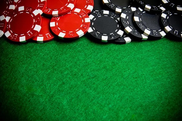 dewa4ku Domino QQ game interface on mobile showing domino arrangement and player hands
