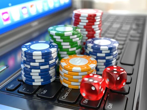 Live dealer at a blackjack table communicating with players via dewa4ku Live Chat